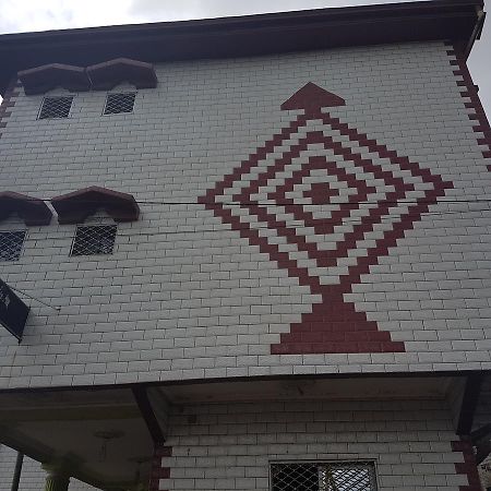 Hotel Kdv Bonaberi Екстер'єр фото