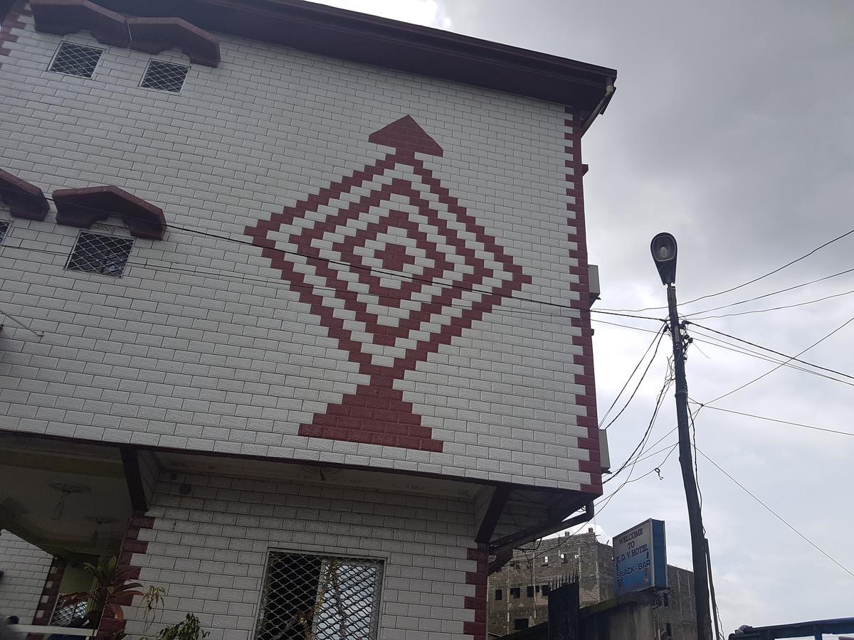 Hotel Kdv Bonaberi Екстер'єр фото