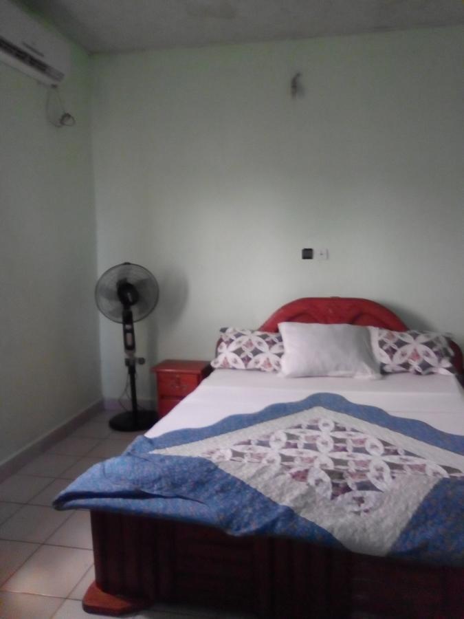 Hotel Kdv Bonaberi Екстер'єр фото