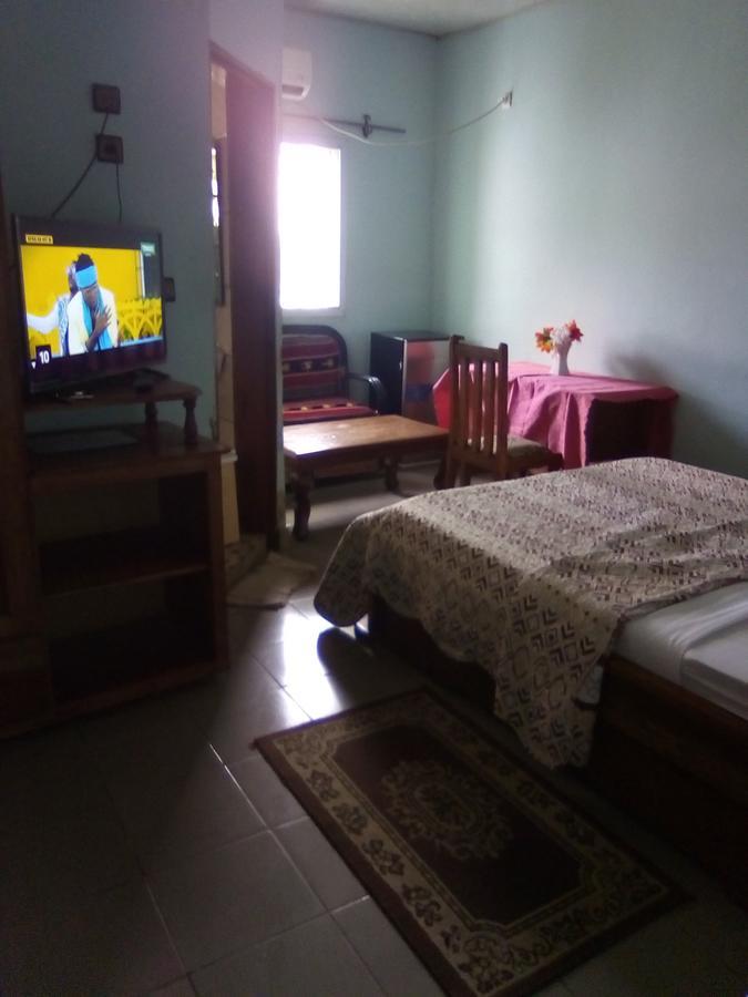 Hotel Kdv Bonaberi Екстер'єр фото
