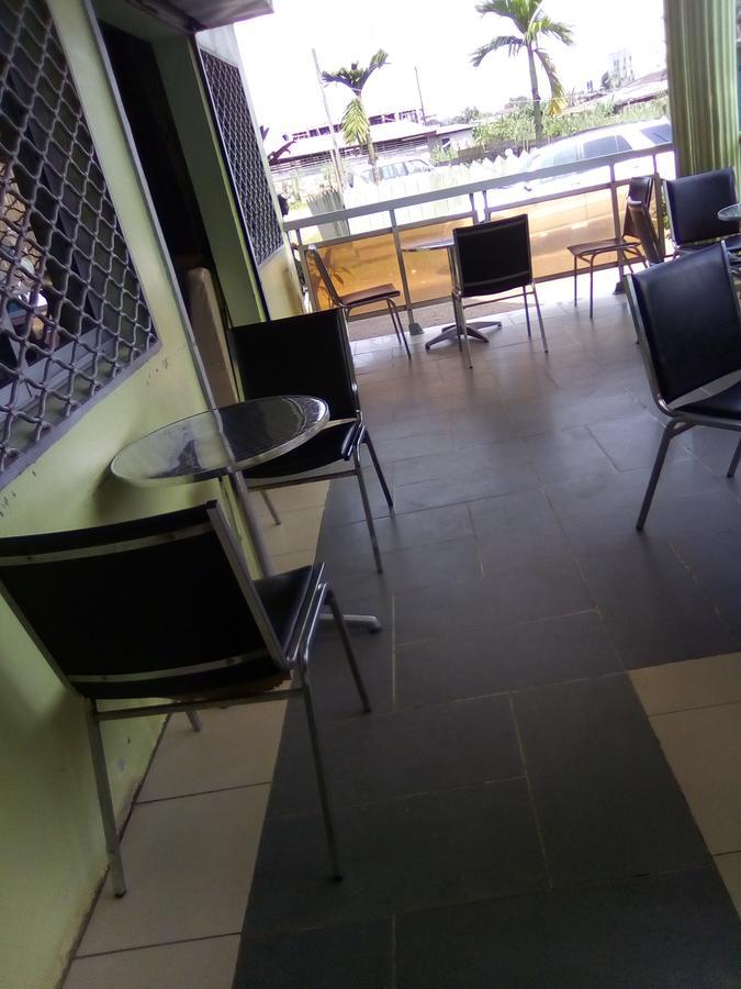 Hotel Kdv Bonaberi Екстер'єр фото